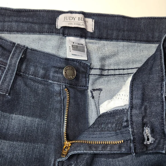 JUDY BLUE Women's Wide Hem Stretch Flare Jeans Medium Wash Size 7/28 Made in USA - Picture 6 of 9